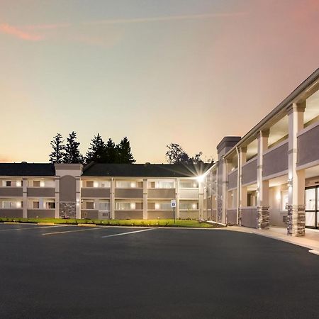 Clarion Pointe East Lansing University Area Exterior photo